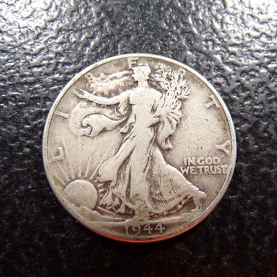 1944 WALKING LIBERTY SILVER HALF DOLLAR
