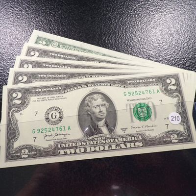 SET OF 5 CONSECUTIVE SERIAL NUMBERS 2017-A $2 FEDERAL RESERVE NOTES CRISP PAPER