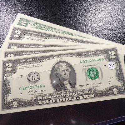 SET OF 5 CONSECUTIVE SERIAL NUMBERS 2017-A $2 FEDERAL RESERVE NOTES CRISP PAPER