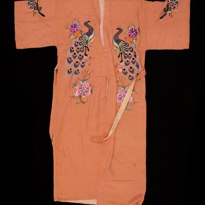 Sale Photo Thumbnail #35: Antique Japanese Silk Embroidered Wedding Kimono