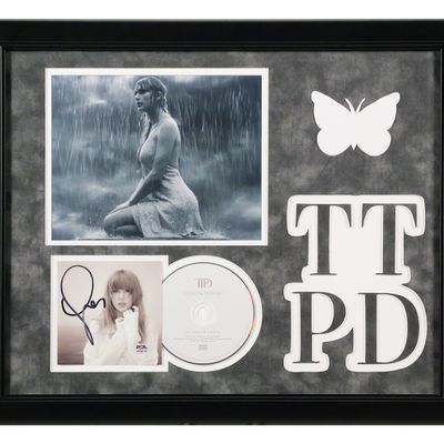 Sale Photo Thumbnail #102: TAYLOR SWIFT Signed CD & Photograph