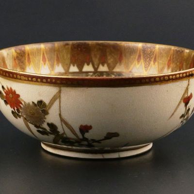 Sale Photo Thumbnail #174: Antique Japanese Satsuma Bowl, Meiji Period