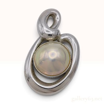 Sale Photo Thumbnail #401: Georg Jensen Steffen Andersen Design 368 Sterling Silver and Mabe Pearl Pendant