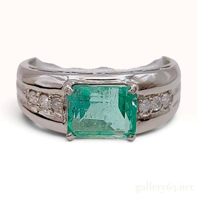 A Pt900 Platinum and 1.37ct Emerald and Diamond Cocktail Ring