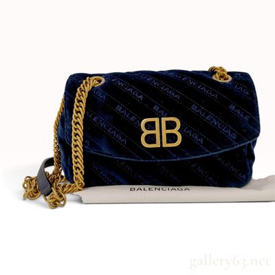Sale Photo Thumbnail #610: Balenciaga BB Round Quilted Velvet Shoulder Bag