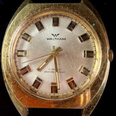 Sale Photo Thumbnail #104: Waltham 17 Jewel Shockresistant Manual Wind Cushion Case Wristwatch