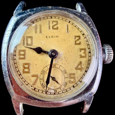 Sale Photo Thumbnail #193: Vintage Elgin Art Deco Cushion Case Wristwatch