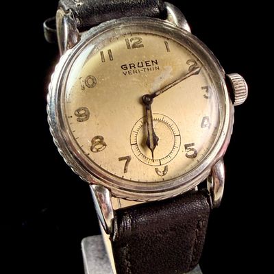Sale Photo Thumbnail #144: Gruen Veri-Thin Submarine Stainless Steel Wristwatch Reference 426-725