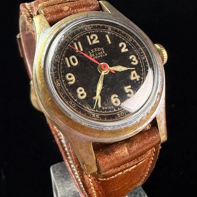 Sale Photo Thumbnail #135: Leeds De Luxe 7 Jewels Manual Wind Military Style Wristwatch