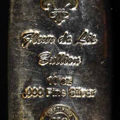 FLEUR DE LIS 10 OZ .999 SILVER BAR