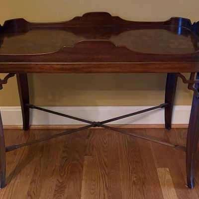 George III Chippendale Style Mahogany Butler Tray Table with Burl Wood Veneer