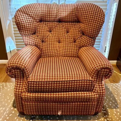 Stanford Furniture Corporation Upholstered Houndstooth Tufted Wing Armchair