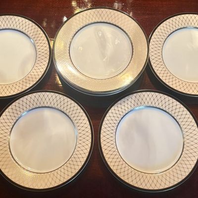 Set of Eight Fitz and Floyd Chaumont Pattern Porcelain Dinner Plates