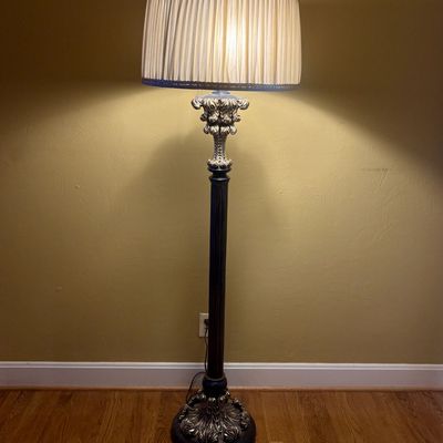 Classical Style Fluted Column Floor Lamp with Pleated Fabric Shade