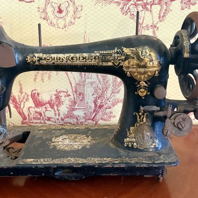 Antique Singer Model 27 Hand Crank Sewing Machine with Sphinx Decals