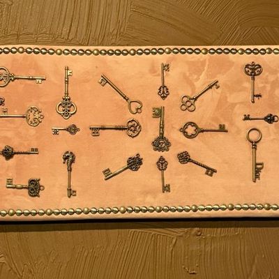 Large Steampunk Style Decorative Wall Plaque with Assorted Novelty Keys