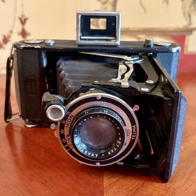 Zeiss Ikon Nettar 515/2 Medium Format Folding Bellows Camera and Leather Case