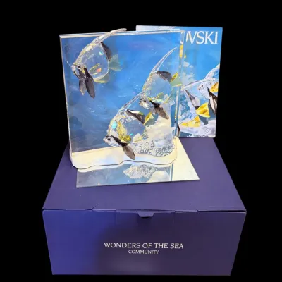 Sale Photo Thumbnail #13: Swarovski crystal "Wonders of the Sea - Community" figurine depicting three Moorish Idol fish, complete with its original box and display background.