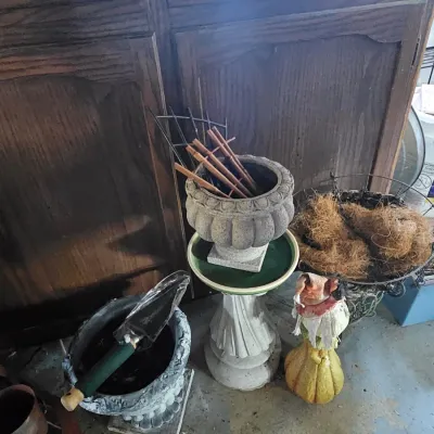 Sale Photo Thumbnail #47: garden pots/lawn ornaments