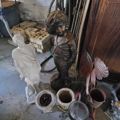 Sale Photo Thumbnail #35: garden pots/lawn ornaments