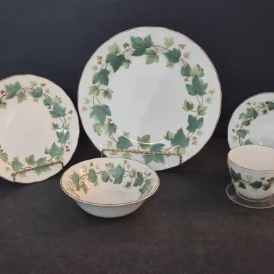 Vintage 1995-2004 Nikko "Greenwood" 5-Piece Place Setting 