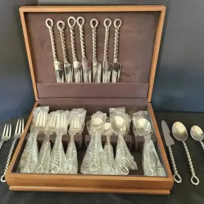 New! Gourmet Settings Stainless Flatware Set (LR)