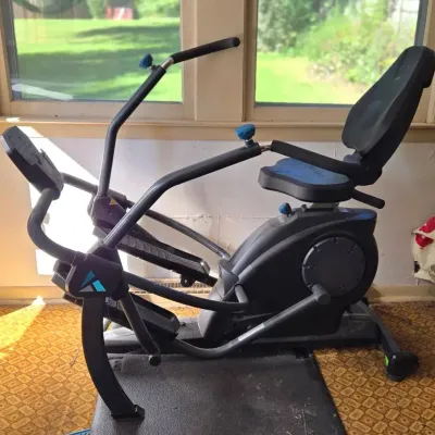 Teeter FreeStep Recumbent Cross Trainer (SR)