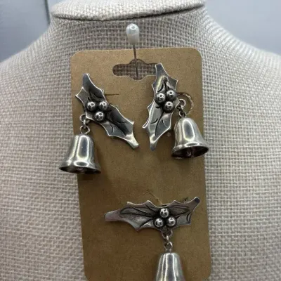 Antique Damasco Gallegos Mexico Sterling Silver Holly Pin and Earrings 