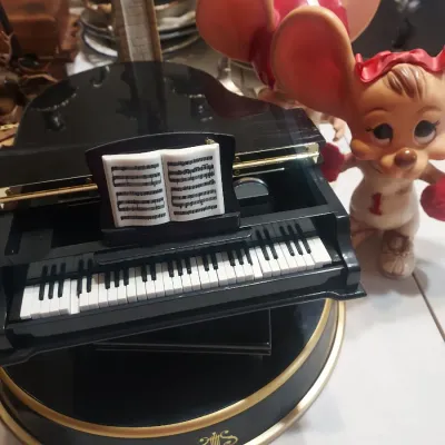Sale Photo Thumbnail #34: music box