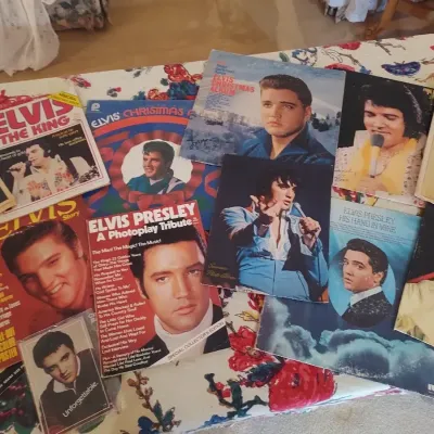 Sale Photo Thumbnail #140: Elvis paper collection and albums