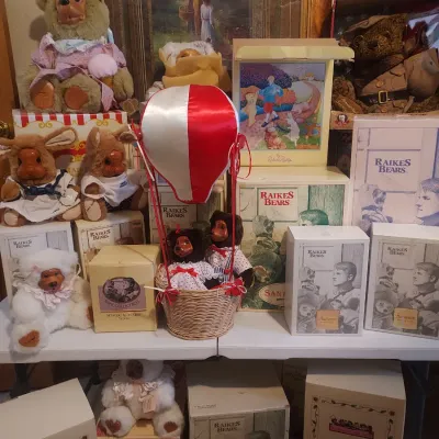 Sale Photo Thumbnail #93: Raikes Bear Collection