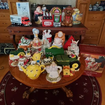 Sale Photo Thumbnail #74: cookie jars and teapots