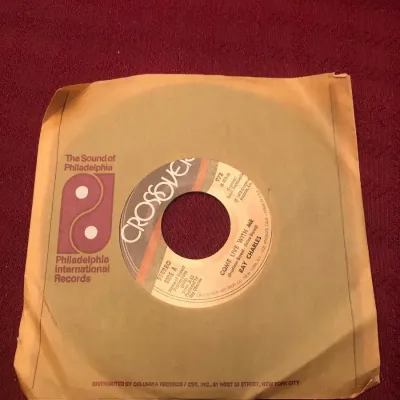 Ray Charles “Come Live with Me” / “Everybody Sing” Crossover Stereo 45 RPM Single, 973