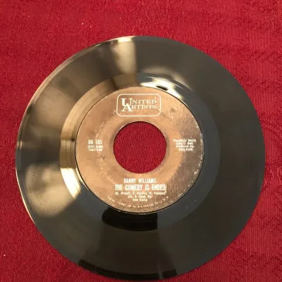 Danny Williams – “The Comedy Is Ended” / “White on White” – United Artists UA 685, 45 RPM