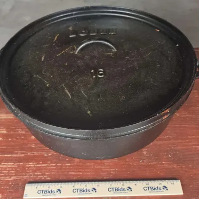 Sale Photo Thumbnail #2: Large Lodge No.16 Cast Iron Camp 12 Quart Dutch Oven 16 Inch Discontinued Size