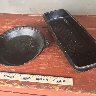 Sale Photo Thumbnail #34: Cast Iron Pie Skillet & Loaf Pan Skillet
