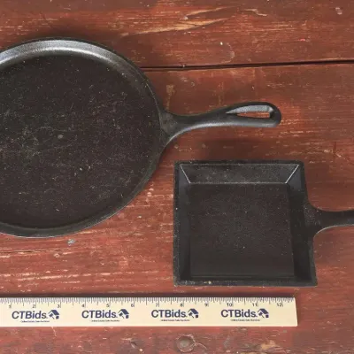 Sale Photo Thumbnail #20: Lodge Cast Iron Griddle 10.5" & 5" Square Skillet Unbranded 