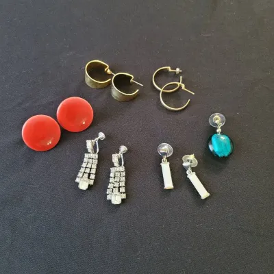 Costume Jewelry Lot - Earrings