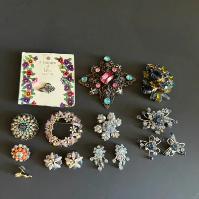 Dazzling Pendant/Brooch Lot