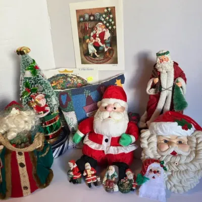 Christmas Holiday Decor Lot - Santa’s Coming To Town