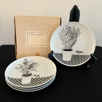 Fitz and Floyd ‘Herb Black’ Ceramic Plates (4) w/ Box, Japan 