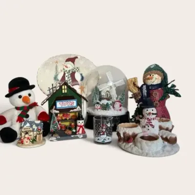 A Very Frosty Christmas Decor Lot
