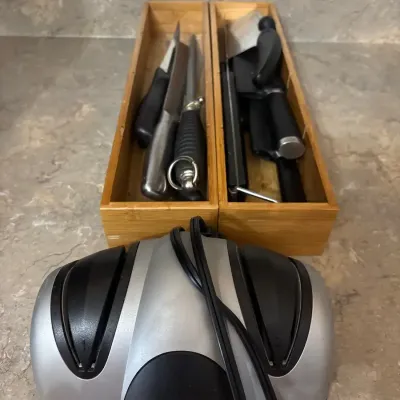 Kitchen Cutlery - Presto Electric Knife Sharpener, Assorted Kitchen Knives & 2 Bamboo Trays