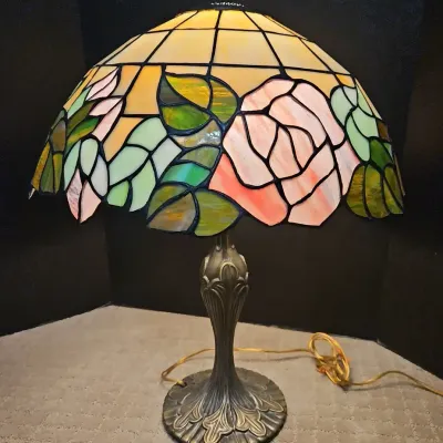 Tiffany Style Rose Stained Glass Shade Table Lamp