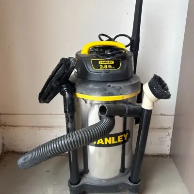 Stanley 2.8 Peak HP Wet Dry Vac With Attachments