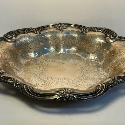 Roger Williams Silver Co Art Nouveau Floral Scrollwork Engraved Oval Dish (540 Grams) (JBE11)