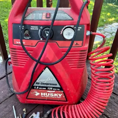 Husky Easy Air 1.5-Gallon 135 PSI Air Compressor With Hose & Accessories