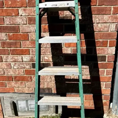 Werner 6’ Medium-Duty Stepladder