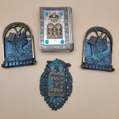 Judaica Lot - Bookends, Siddur Prayer Book and Wall Plaque