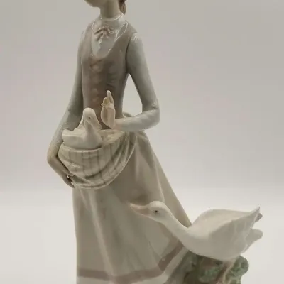 Lladro - Girl with Goose - 12in